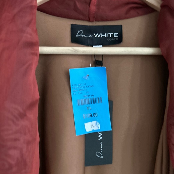 Donna White Coat - Picture 3 of 4